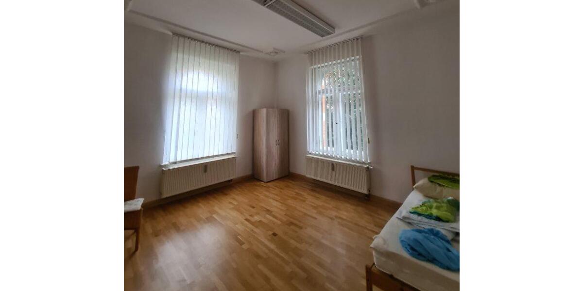 Etagenwohnung Werdau - 1 Zimmer, 33 m&sup2;, 180&euro; | Angebot:26115306
