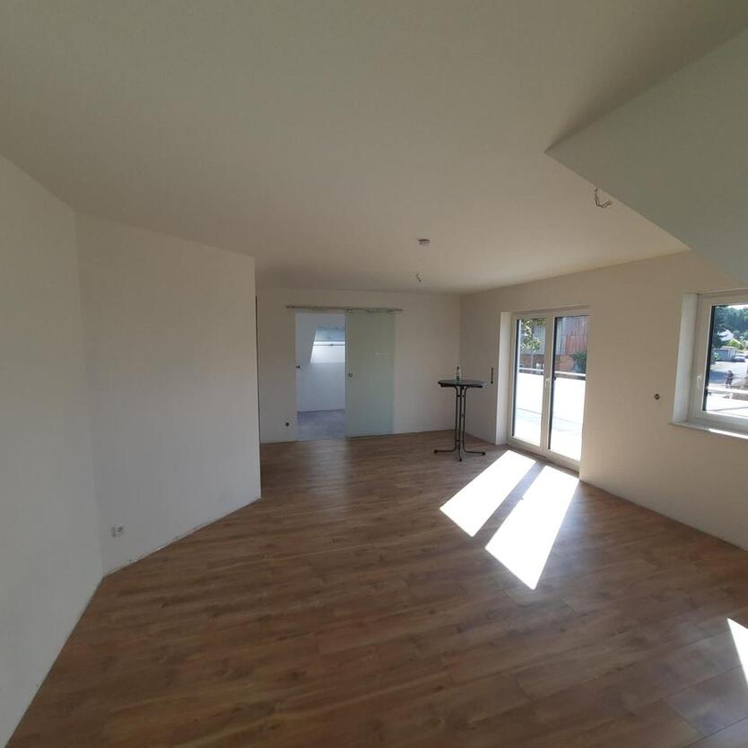 Dachgeschoßwohnung 4ZKB in ruhiger Lage zur Vermietung
