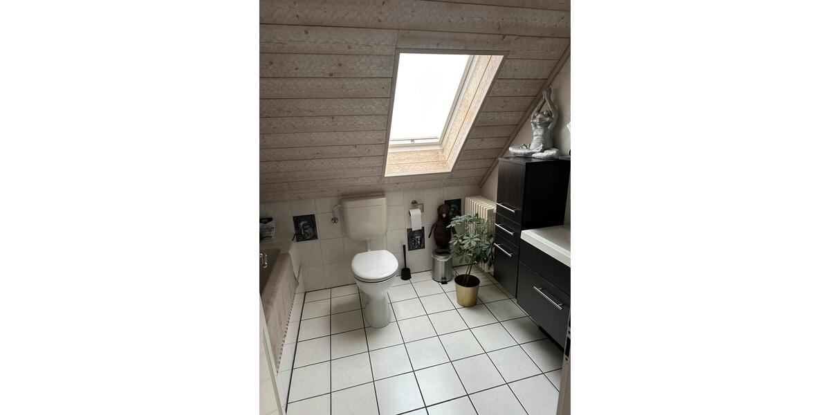 Dachgeschoßwohnung Gerolstein - 3 Zimmer, 85 m&sup2;, 1.100&euro; | Angebot:26683124