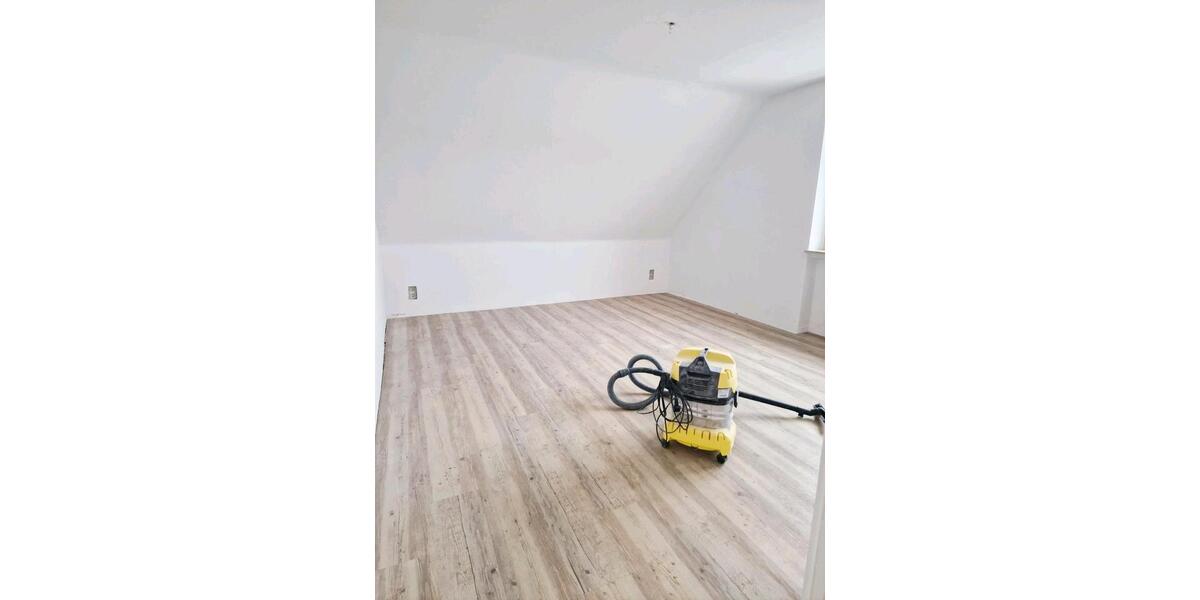 4 Zimmer 91.50 m2 Dachgeschoss Wohnung zu Vermieten 4 zimmer