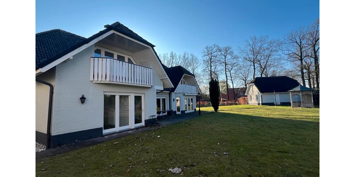 Villa Gronau (Westfahlen) - 10 Zimmer, 300 m&sup2;, 2.500&euro; | Angebot:26510920