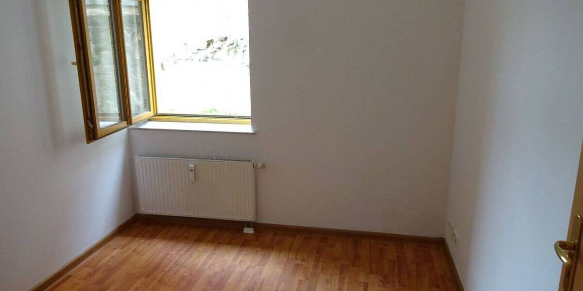 Etagenwohnung Kirchberg Burkersdorf - 2 Zimmer, 35 m&sup2;, 200&euro; | Angebot:25707520