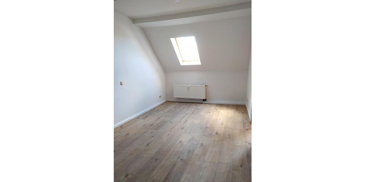 Dachgeschoßwohnung Altenburg - 3 Zimmer, 92 m&sup2;, 600&euro; | Angebot:25307731