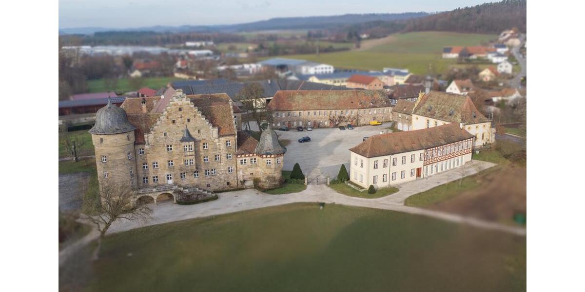 Maisonettenwohnung Ebern - 5 Zimmer, 223 m&sup2;, 1.980&euro; | Angebot:24192661