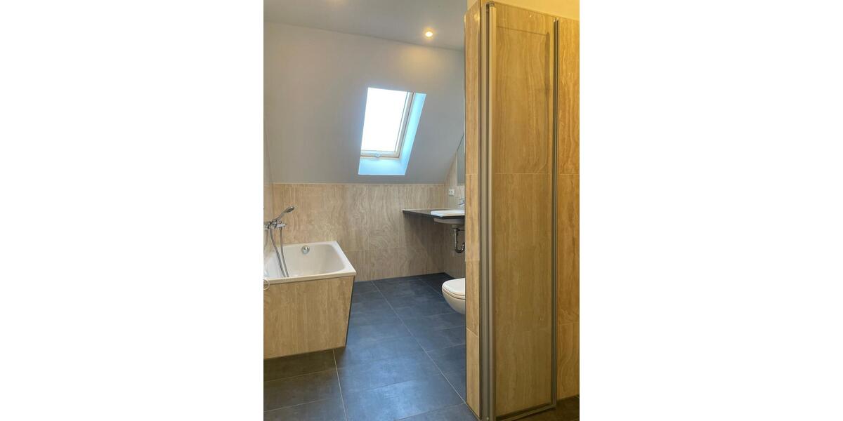 Dachgeschoßwohnung Tessin - 3 Zimmer, 71 m&sup2;, 600&euro; | Angebot:26420494