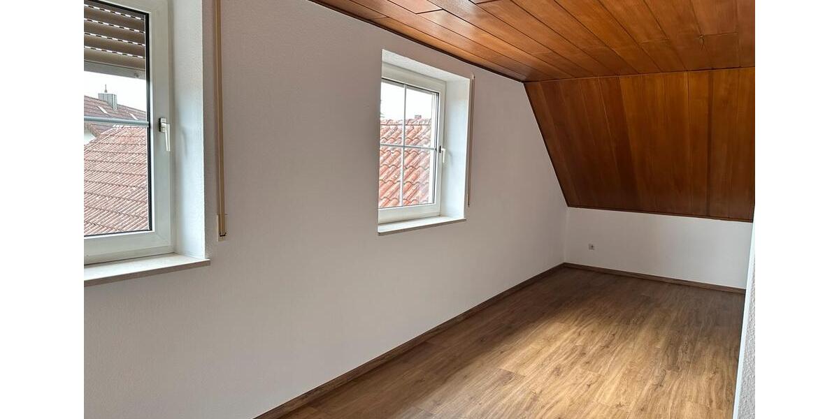 Dachgeschoßwohnung Neuhof an der Zenn - 6 Zimmer, 110 m&sup2;, 990&euro; | Angebot:24392999