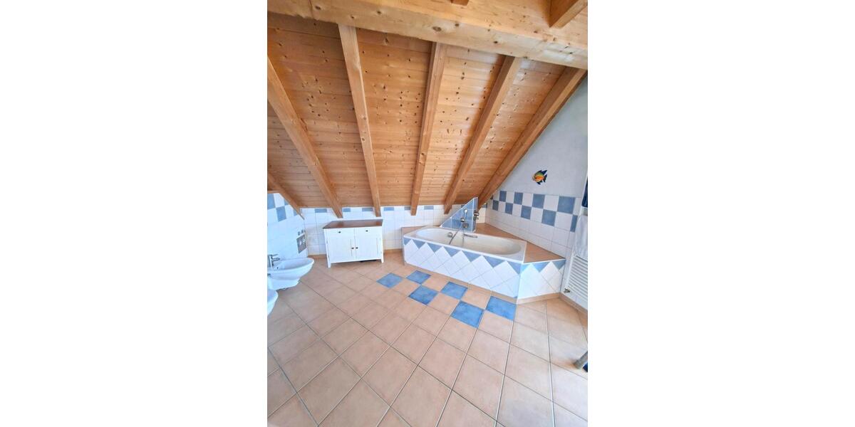 Etagenwohnung Waldkirch - 3 Zimmer, 100 m&sup2;, 1.100&euro; | Angebot:25976212