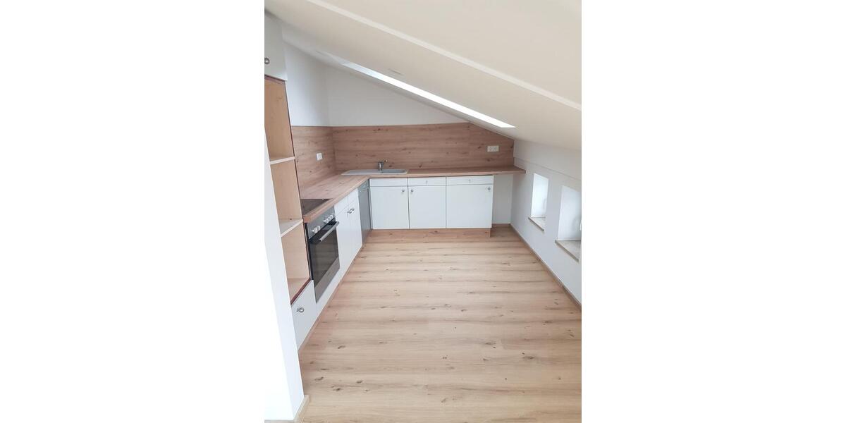 Dachgeschoßwohnung Osterhofen - 3 Zimmer, 72 m&sup2;, 600&euro; | Angebot:24605141
