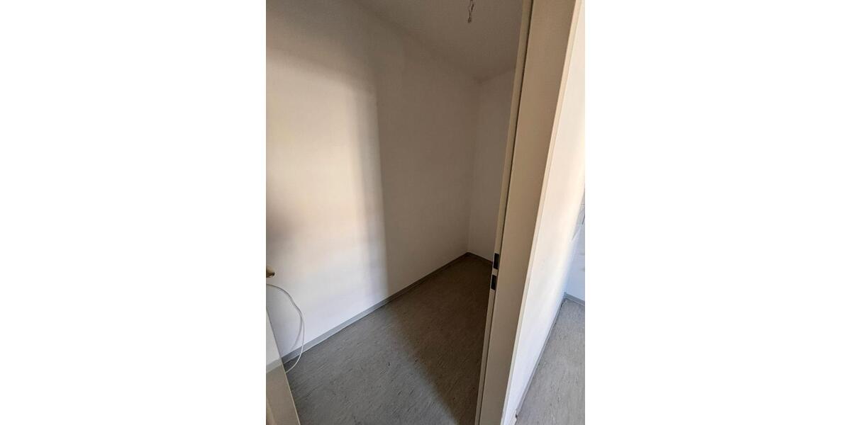 Etagenwohnung Sondershausen - 3 Zimmer, 76 m&sup2;, 365&euro; | Angebot:26085938
