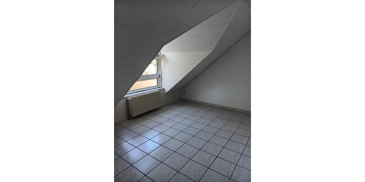 Dachgeschoßwohnung Schwalbach - 3 Zimmer, 55 m&sup2;, 640&euro; | Angebot:25771842