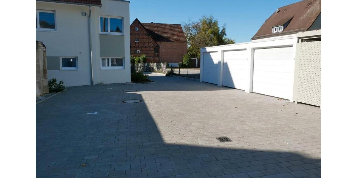 Wunderschöne Neubauwohnung mit Garten in ruhiger Lage! 4,5-Zimmer - Garage und Stellplatz! 4.5 zimmer