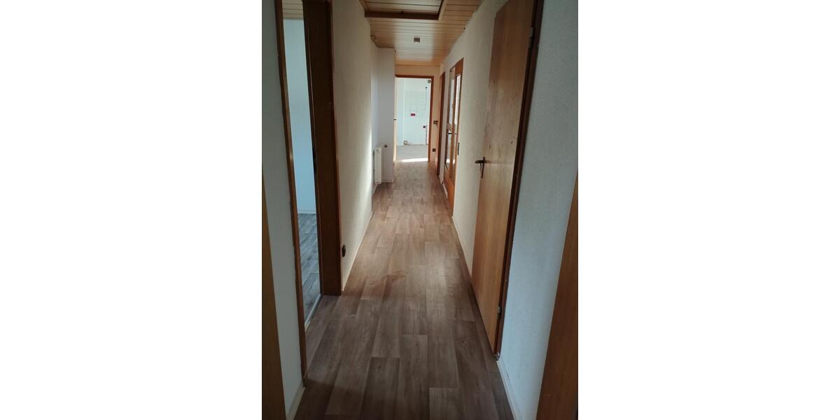 Dachgeschoßwohnung Lage - 3 Zimmer, 77 m&sup2;, 650&euro; | Angebot:25867954