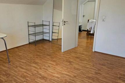 Ruhiges 17 m² DG-Zimmer in freundlicher WG – ideal für Studenten 1 zimmer