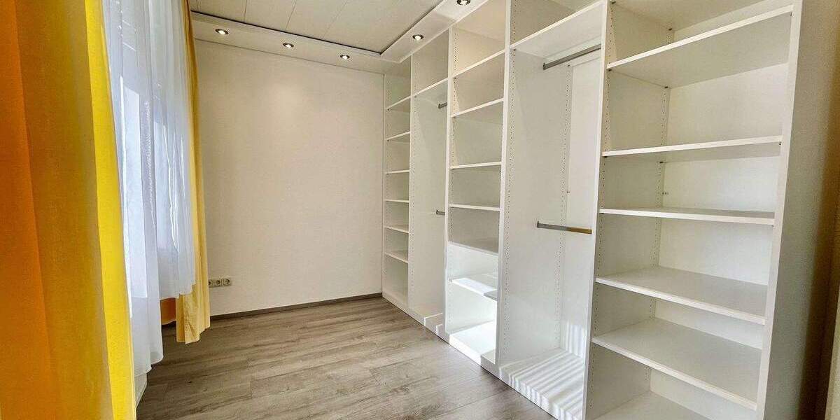 Einfamilienhaus Bad Homburg Ober-Erlenbach - 1 Zimmer, 322 m&sup2;, 3.400&euro; | Angebot:24762626