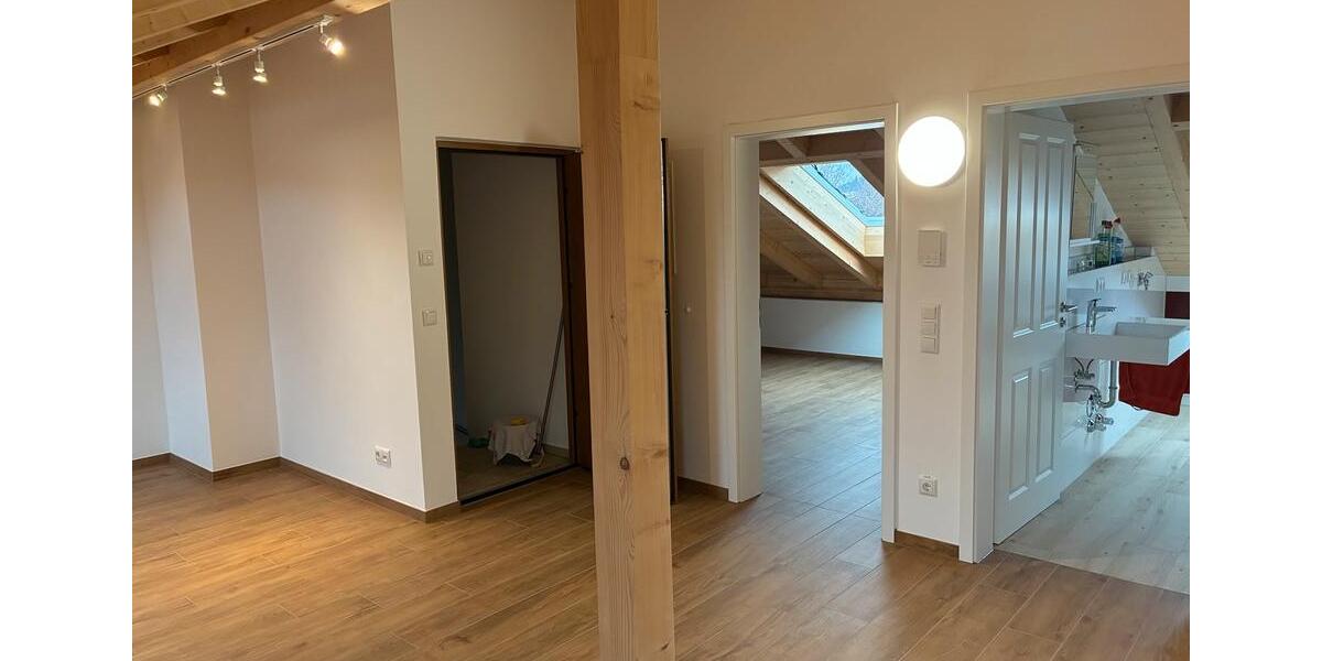 Dachgeschoßwohnung Weilheim in Oberbayern - 2 Zimmer, 53 m&sup2;, 1.035&euro; | Angebot:25005343