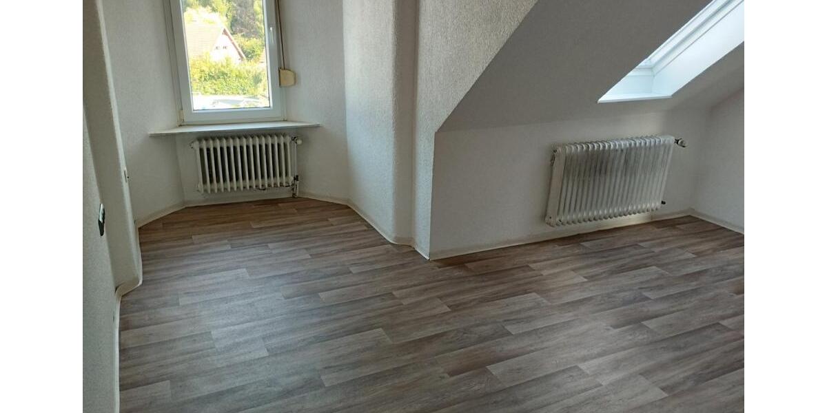 Dachgeschoßwohnung Lage - 3 Zimmer, 77 m&sup2;, 650&euro; | Angebot:25867954