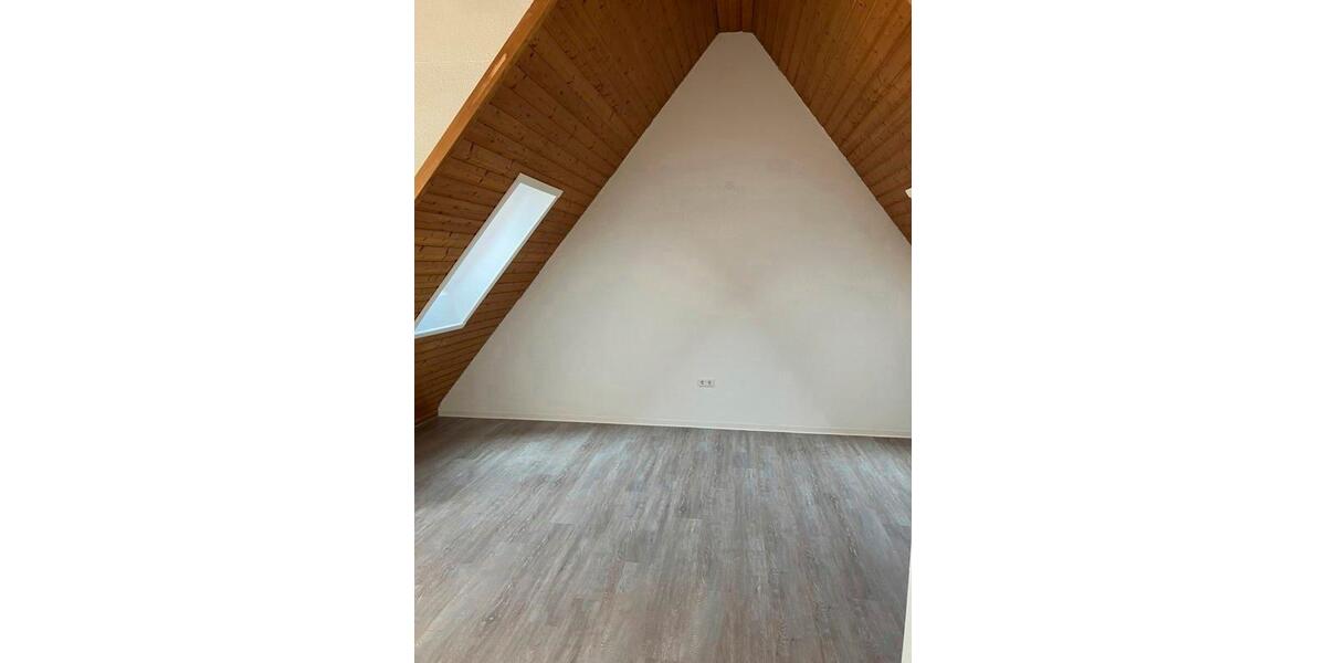 Dachgeschoßwohnung Kornwestheim - 3 Zimmer, 114 m&sup2;, 1.475&euro; | Angebot:22042128