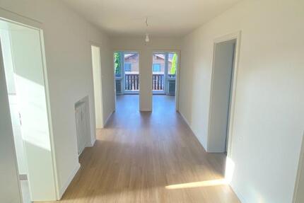 Attraktive 4,5-ZKB-Wohnung, frisch saniert mit großem Balkon 4.5 zimmer