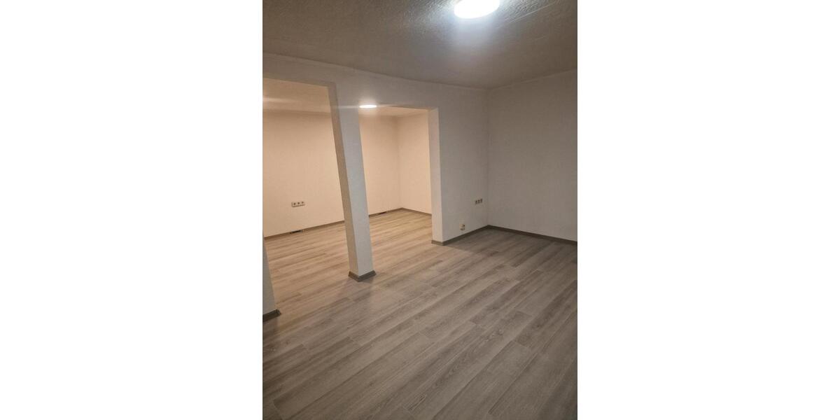 WOHNUNG ZU VERMIETEN IN NW CITY ZENTRUM9 zimmer