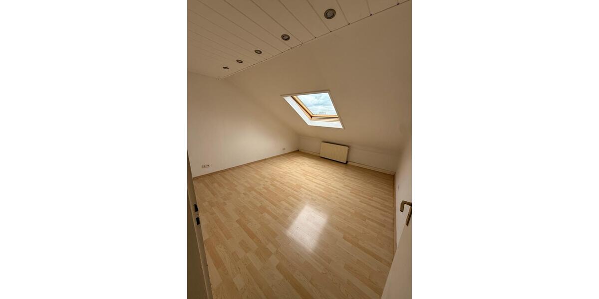 Dachgeschoßwohnung Völklingen - 2 Zimmer, 83 m&sup2;, 550&euro; | Angebot:26548104