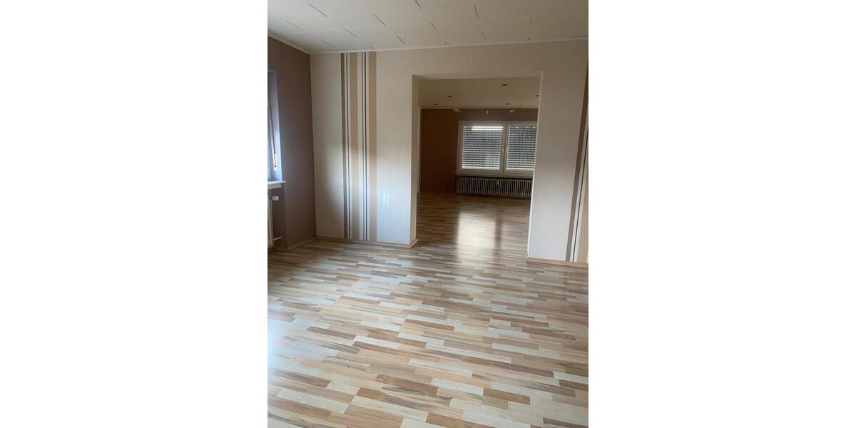 Etagenwohnung Laubach - 5 Zimmer, 140 m&sup2;, 1.000&euro; | Angebot:26479836
