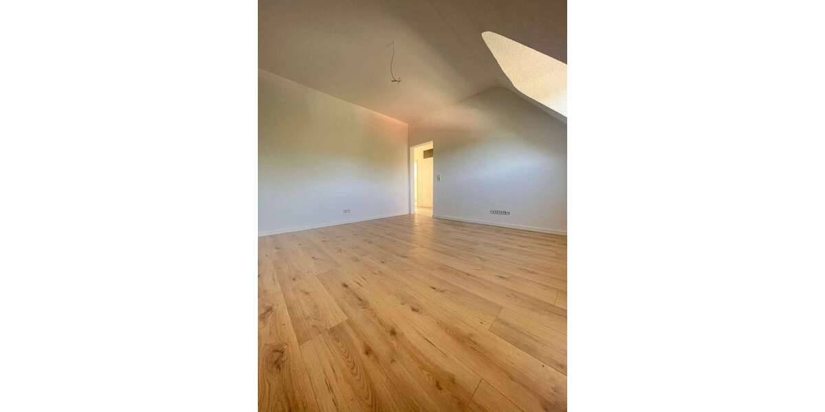 Sanierte und gepflegte 3ZKB Dachgeschosswohnung in St. Ingbert-Rentrisch - Dachgeschoßwohnung Sankt Ingbert | Angebot:27197100