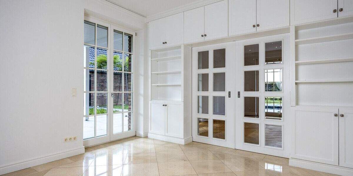 Exklusives Wohnen in Top-Lage von Alt-Meererbusch - Noble Villenhälfte mit hochwertiger Ausstattung 7 zimmer