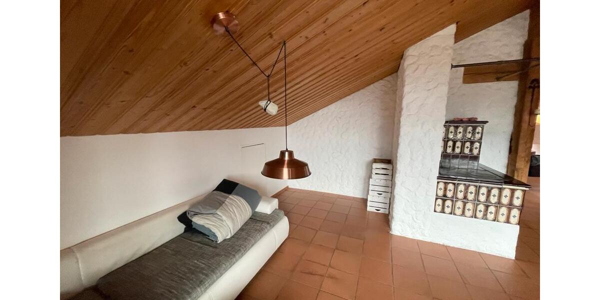 Dachgeschoßwohnung Pinneberg - 2 Zimmer, 80 m&sup2;, 990&euro; | Angebot:25023074