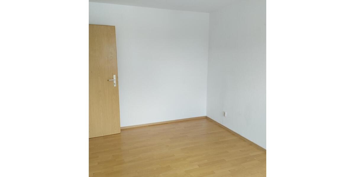 Etagenwohnung Waldheim - 3 Zimmer, 65 m&sup2;, 339&euro; | Angebot:23701180
