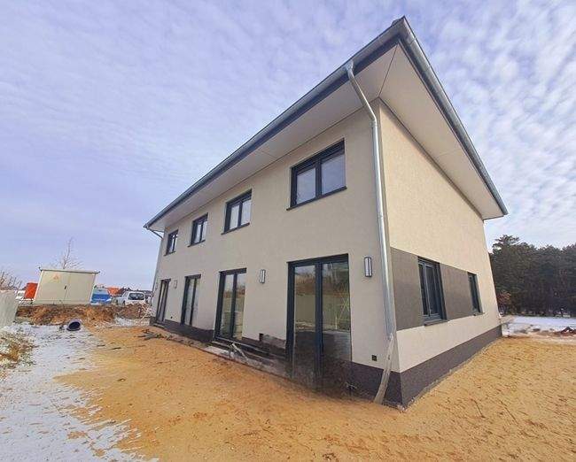 Doppelhaushälfte Brandenburg an der Havel / Neuschmerzke Neustadt - 4 Zimmer, 127 m&sup2;, 1.600&euro; | Angebot:25697028