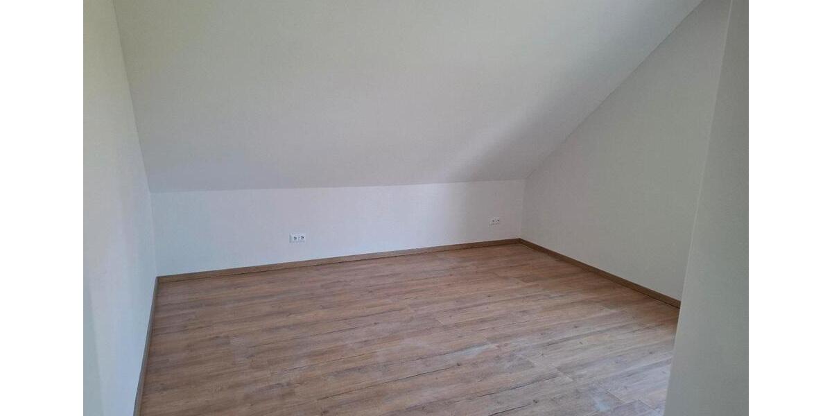 Dachgeschoßwohnung Langlingen - 4 Zimmer, 110 m&sup2;, 880&euro; | Angebot:25895350