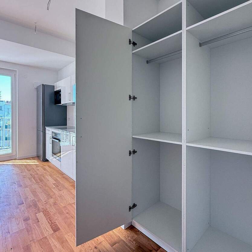 Schlau und effizient geschnittene Wohnung - Bodentiefe Fenster, viel Licht und mitten in der Stadt 2 zimmer