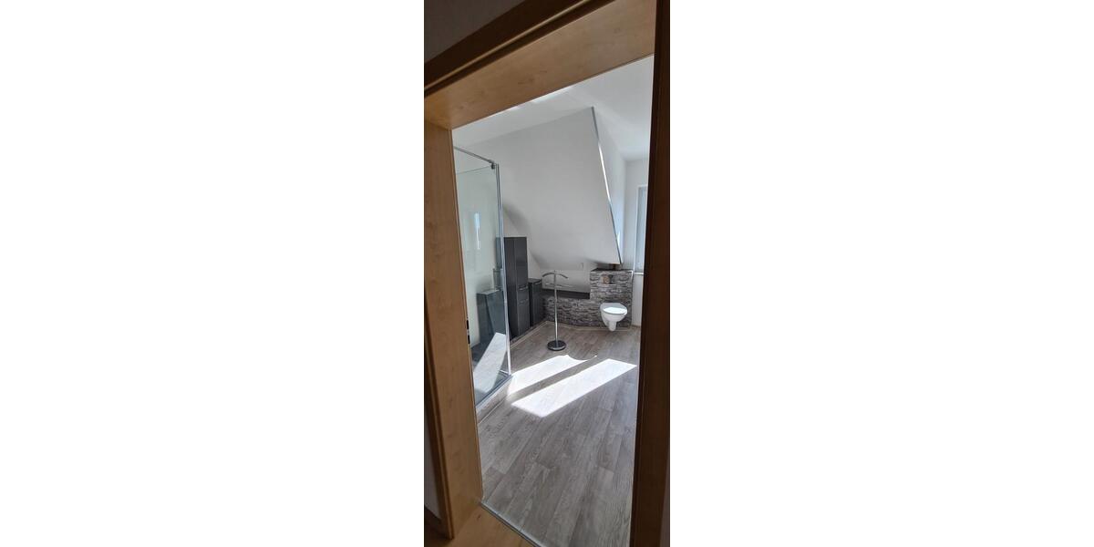 Dachgeschoßwohnung Wehringen - 2.5 Zimmer, 81 m&sup2;, 1.214&euro; | Angebot:27552733