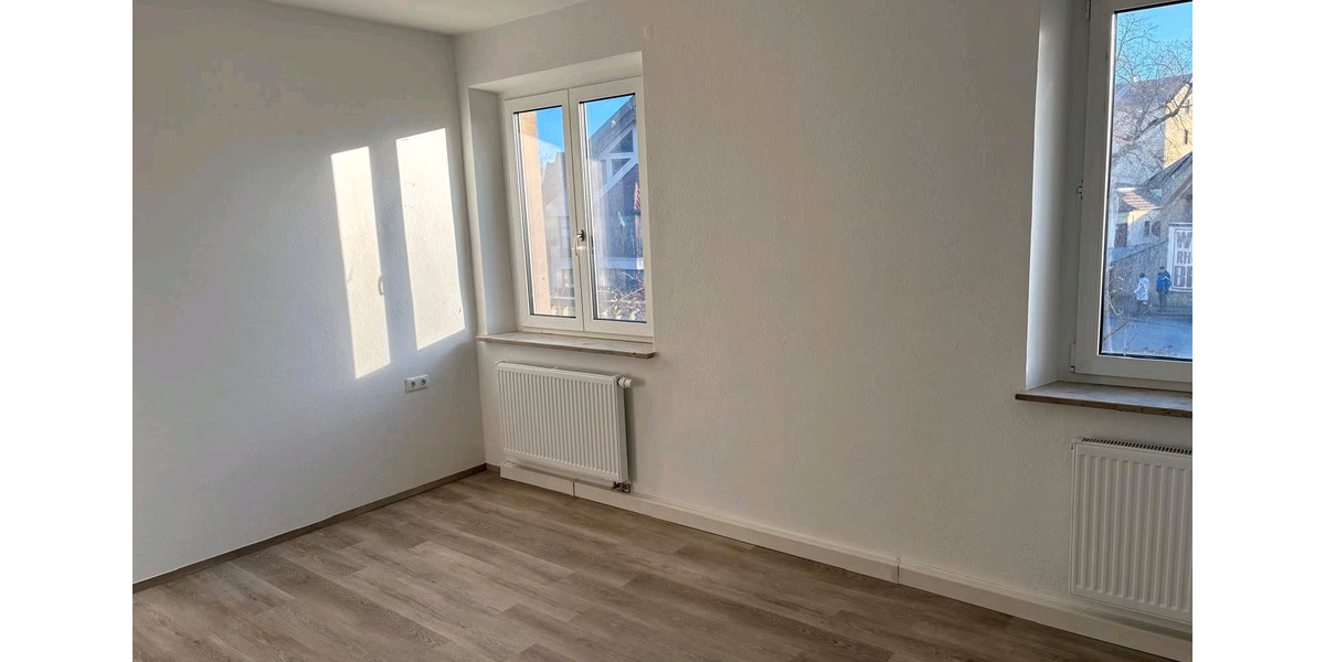 Erdgeschoßwohnung Mellrichstadt - 4 Zimmer, 100 m&sup2;, 800&euro; | Angebot:24624961