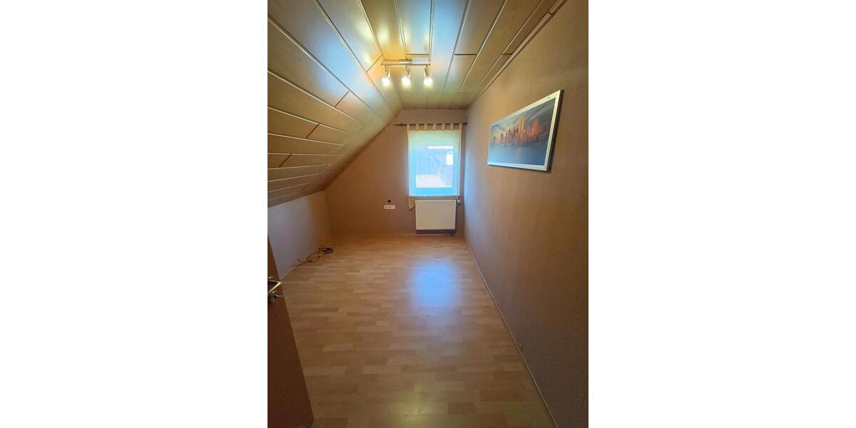 Dachgeschoßwohnung Heiligenstadt in Oberfranken - 2.5 Zimmer, 70 m&sup2;, 475&euro; | Angebot:25403434