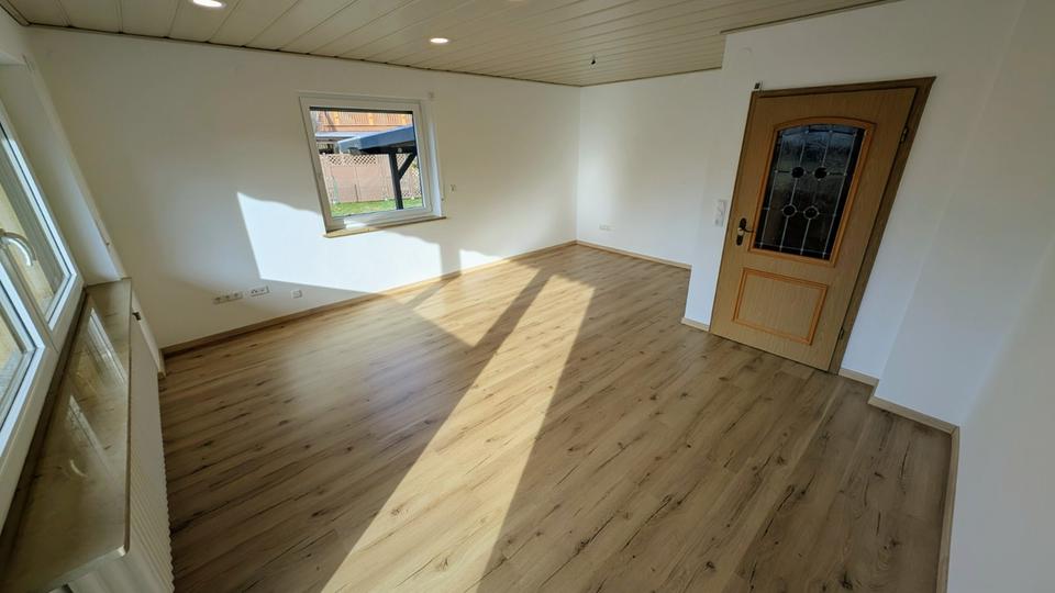 Erdgeschoßwohnung Neuenmarkt - 3 Zimmer, 85 m&sup2;, 860&euro; | Angebot:25146447