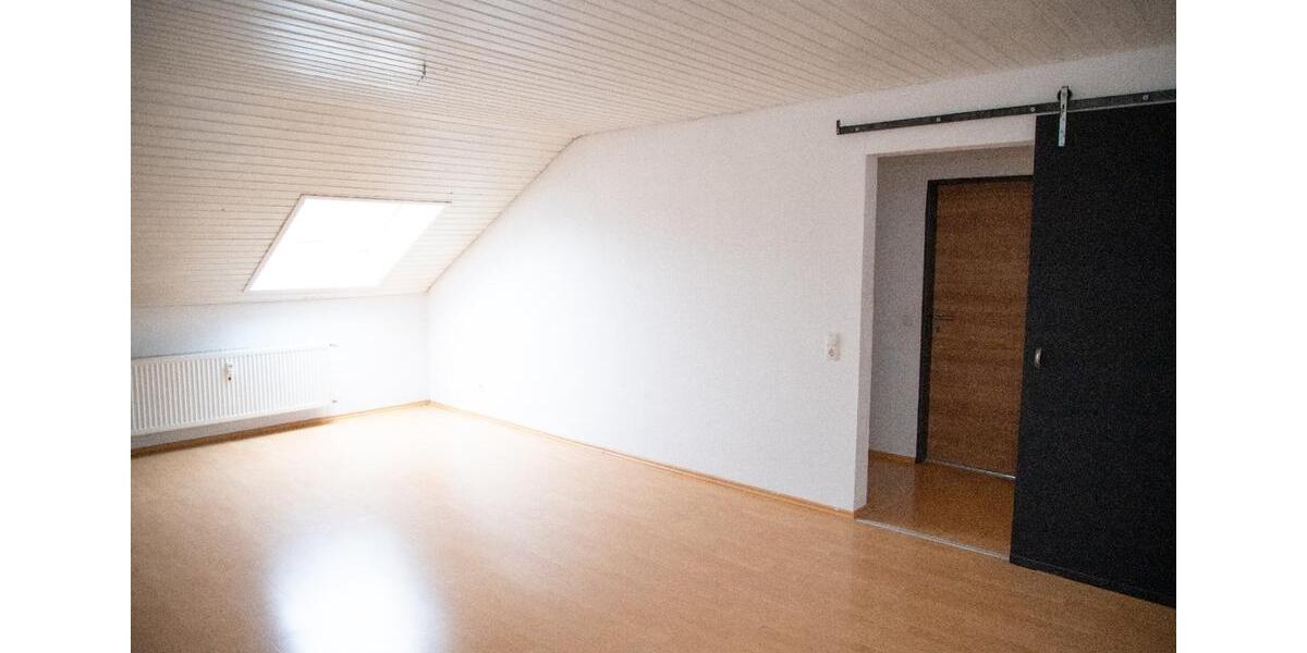 Dachgeschoßwohnung Deggendorf - 3 Zimmer, 70 m&sup2;, 840&euro; | Angebot:24877748