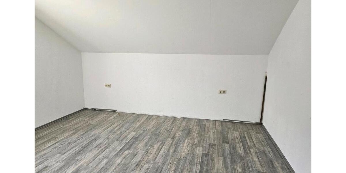 Dachgeschoßwohnung Kirchhaslach Greimeltshofen - 3 Zimmer, 85 m&sup2;, 655&euro; | Angebot:26625190