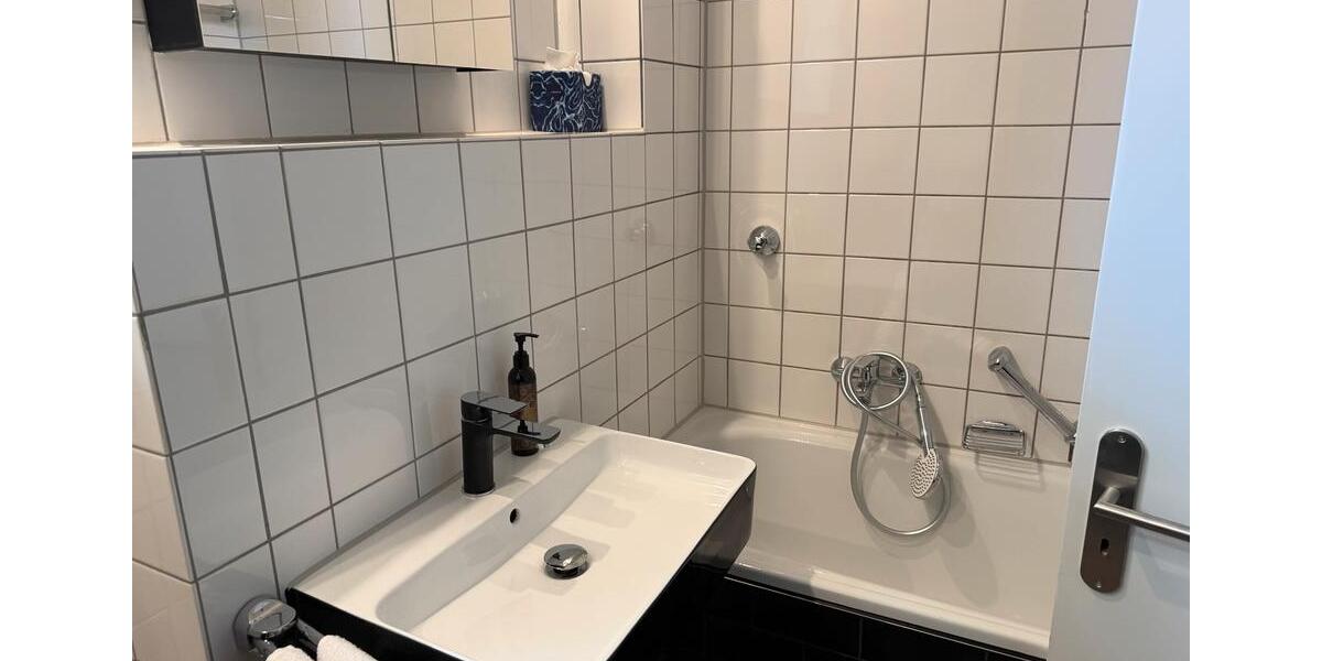 Hochparterre Düsseldorf Stadtbezirk 8 - 1 Zimmer, 42 m&sup2;, 950&euro; | Angebot:26679381