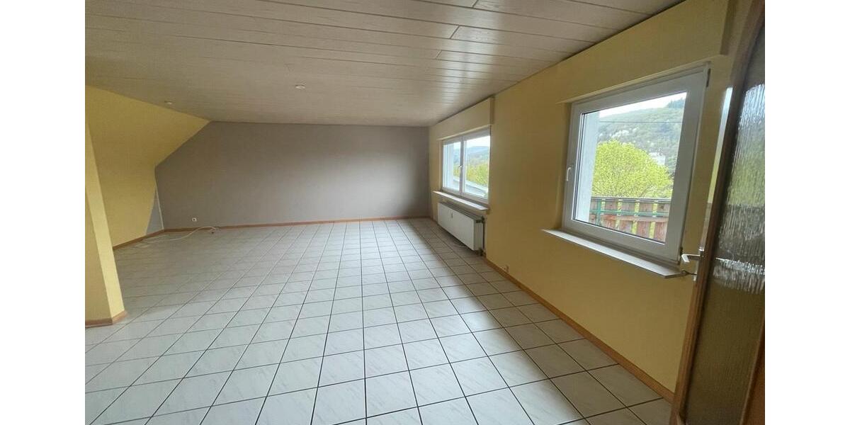 Dachgeschoßwohnung Trier Nord - 2 Zimmer, 94 m&sup2;, 890&euro; | Angebot:26105478