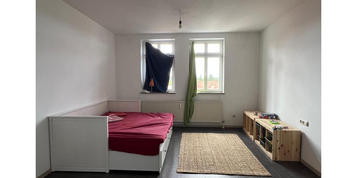 Etagenwohnung Tirschenreuth - 3 Zimmer, 130 m&sup2;, 910&euro; | Angebot:26056577