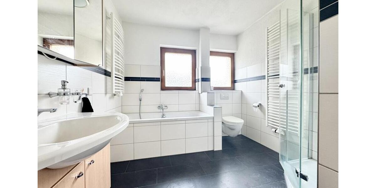 3-Zimmer-Wohnung plus separatem Esszimmer und 2 Balkonen in Oberstenfeld 4 zimmer