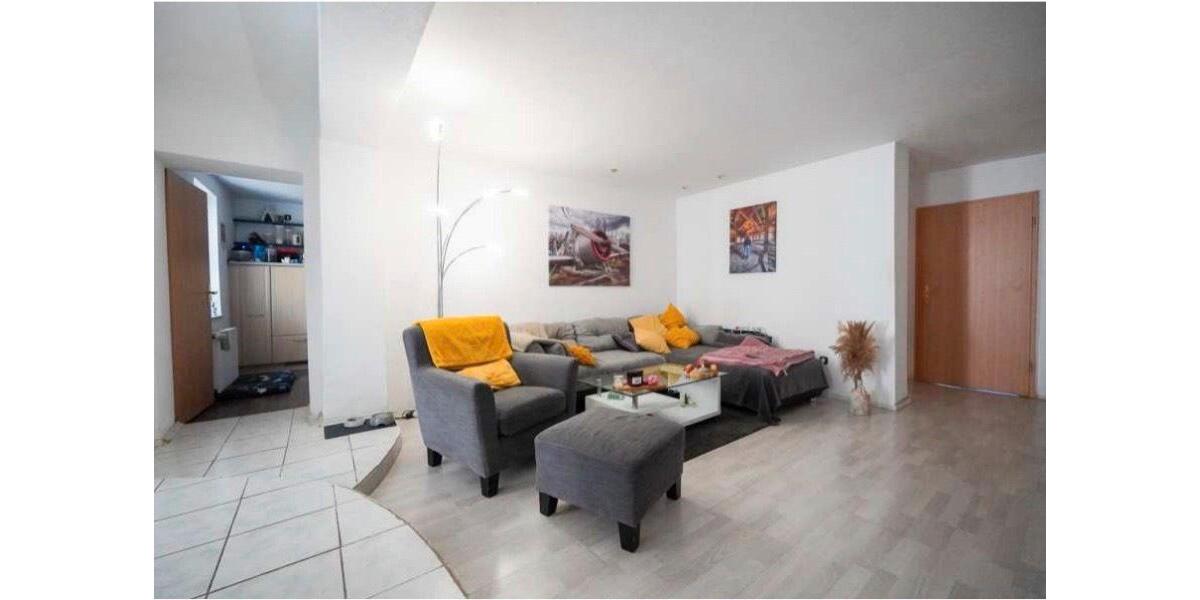 Große 4–5-Zimmer-Wohnung mit Terrasse & Stellplatz 5 zimmer