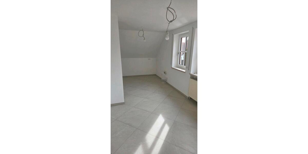 Dachgeschoßwohnung Hemau - 3 Zimmer, 120 m&sup2;, 960&euro; | Angebot:26565020