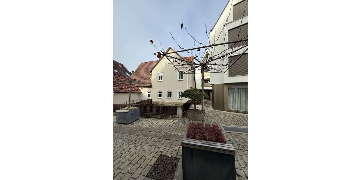Einfamilienhaus Metzingen - 8 Zimmer, 142 m&sup2;, 1.325&euro; | Angebot:25304480