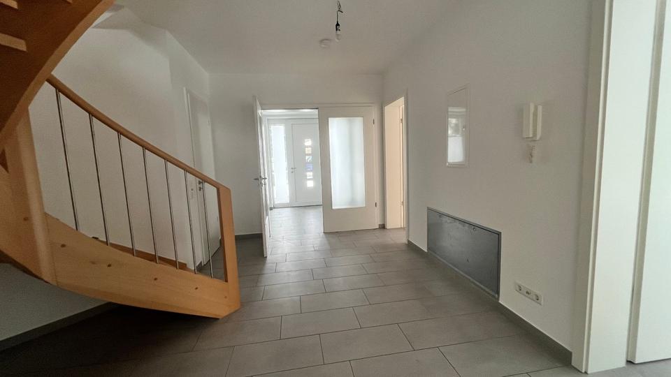 Einfamilienhaus Bad Pyrmont - 4 Zimmer, 180 m&sup2;, 1.600&euro; | Angebot:26470340