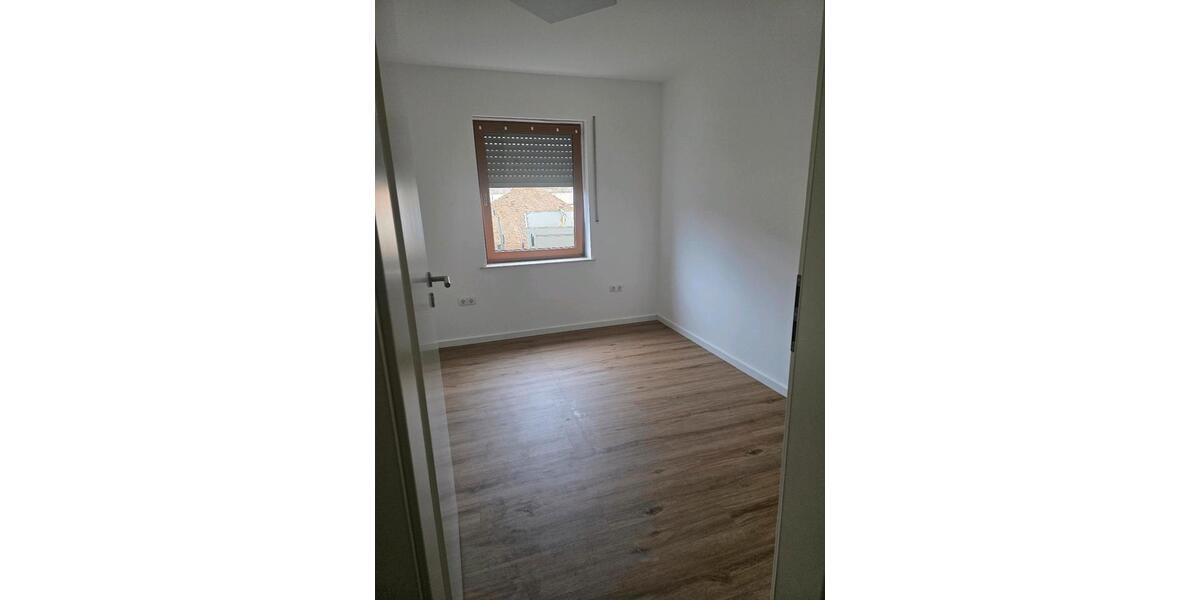 Erdgeschoßwohnung Üchtelhausen - 4 Zimmer, 90 m&sup2;, 1.400&euro; | Angebot:24848451