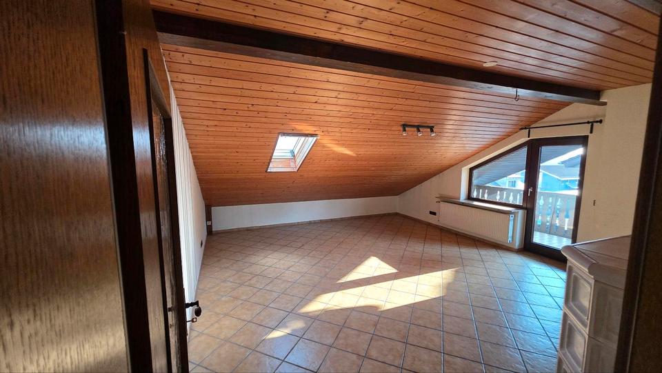 Dachgeschoßwohnung Meckesheim - 4 Zimmer, 134 m&sup2;, 1.500&euro; | Angebot:26007783