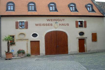 großzügige 3,5 ZKB, Terrasse in herrschaftlichem Anwesen 3 zimmer