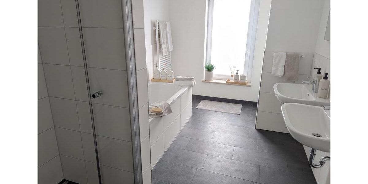 Erdgeschoßwohnung Straubing - 3 Zimmer, 100 m&sup2;, 1.300&euro; | Angebot:26636177